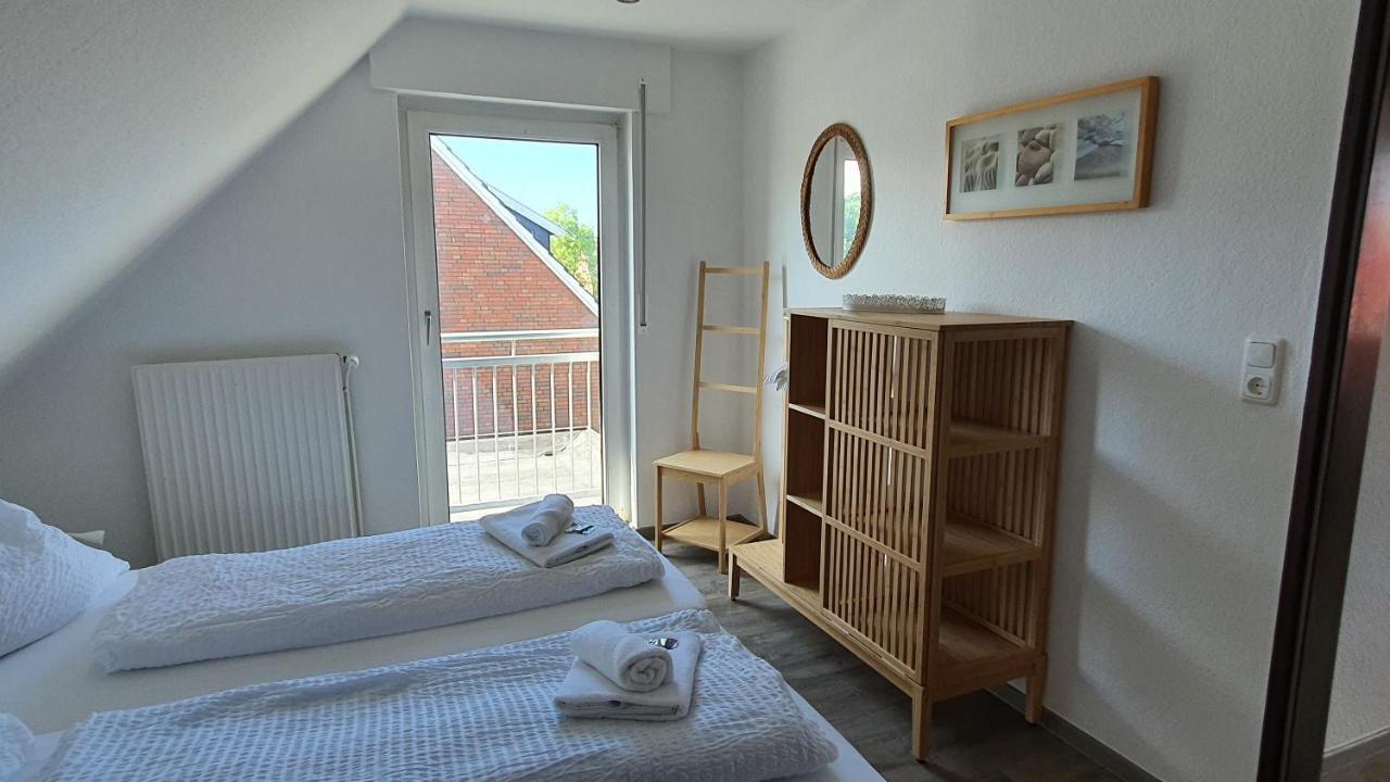 Friesenmeer Ferienwohnung Vier Бензерзил Екстериор снимка
