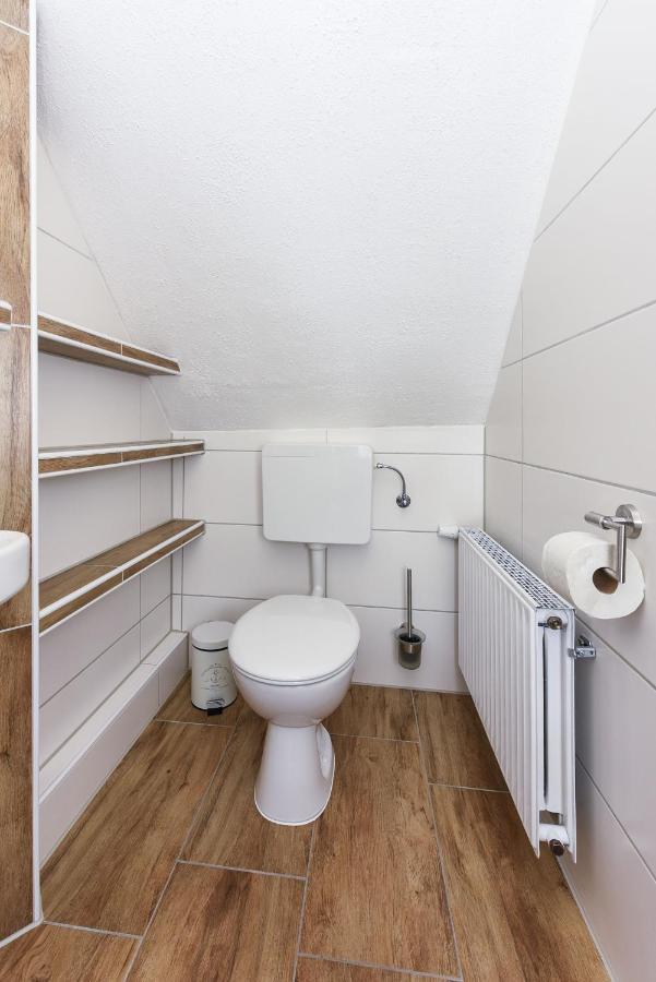 Friesenmeer Ferienwohnung Vier Бензерзил Екстериор снимка
