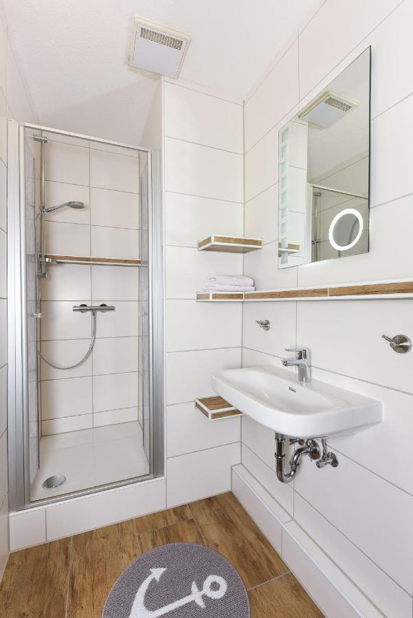 Friesenmeer Ferienwohnung Vier Бензерзил Екстериор снимка